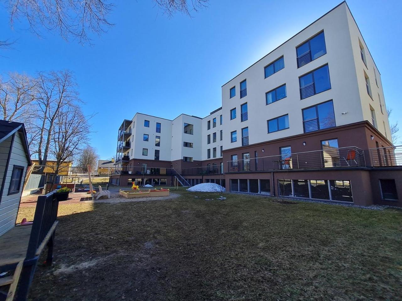 Aptartment At Newer Building